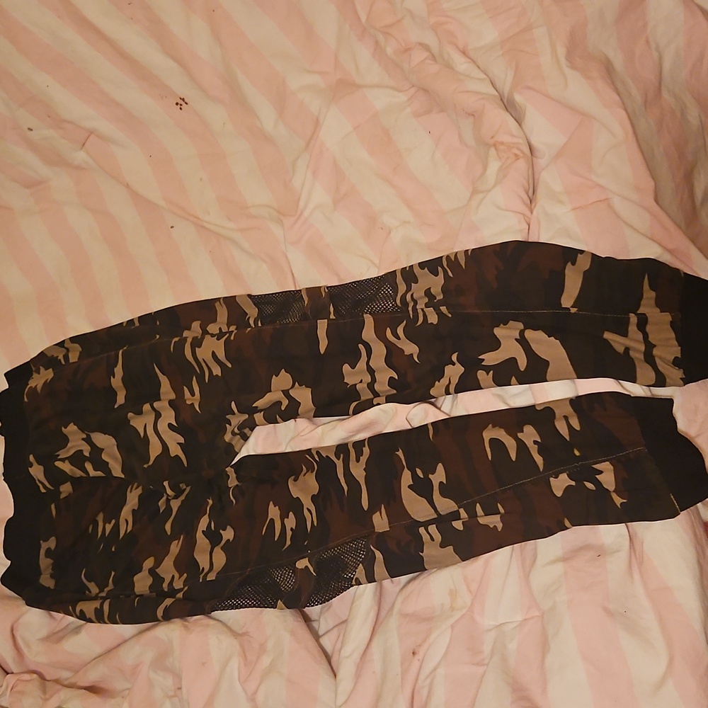 Very Soft Camo Jogger Pants With Netted Sides XL - Picture 6 of 6